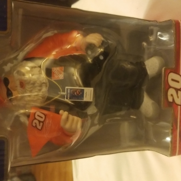 #20 Santa Figurine - Picture 1 of 4